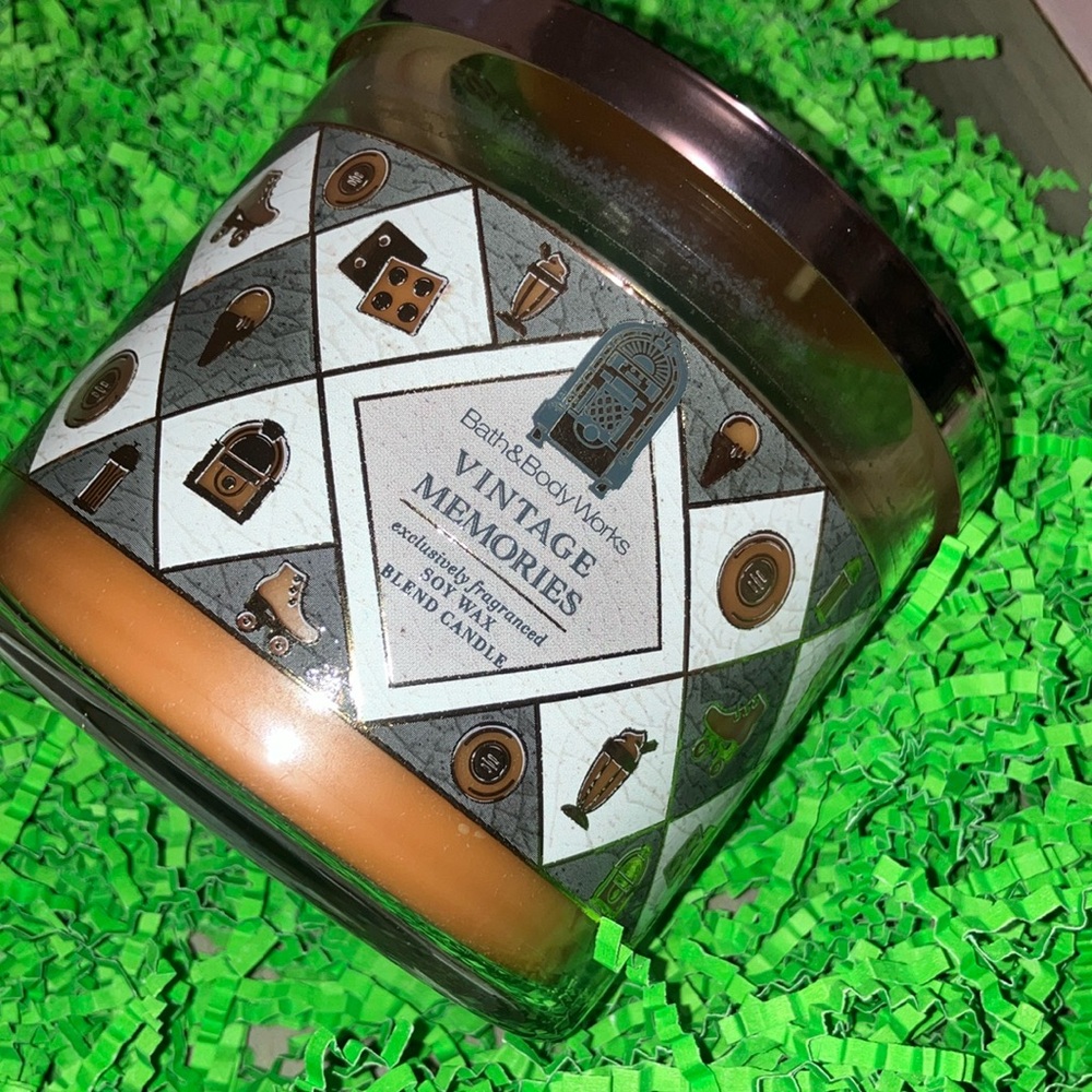 Bath & Body Works Vintage Memories Candle - Brown - Picture 5 of 5